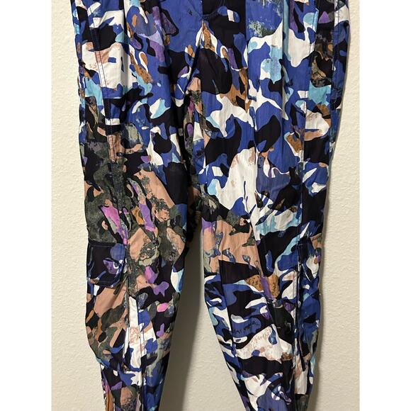 NEW Free People Mesmerize Me Print Cargo Pants Size Medium Purple Camo Wide Leg - Picture 15 of 16